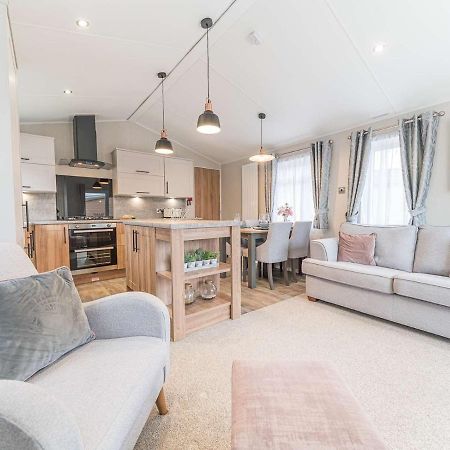 Pass The Keys New Sherwood Lodge Sleeps 6 At Leisure Village Carnforth Exteriör bild