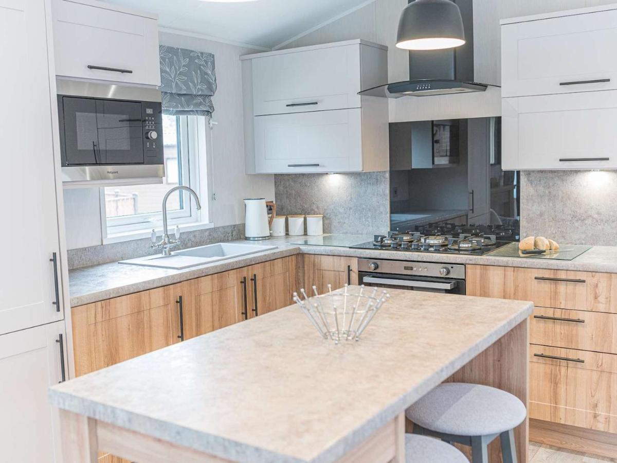 Pass The Keys New Sherwood Lodge Sleeps 6 At Leisure Village Carnforth Exteriör bild