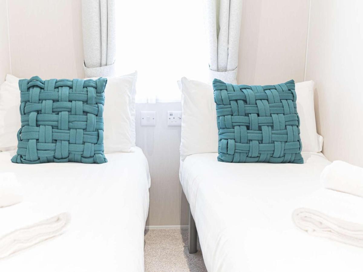 Pass The Keys New Sherwood Lodge Sleeps 6 At Leisure Village Carnforth Exteriör bild